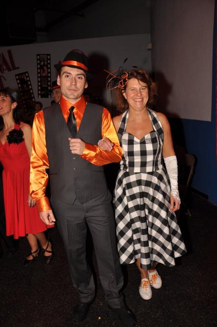 min 2010 11 13 fous swing 194